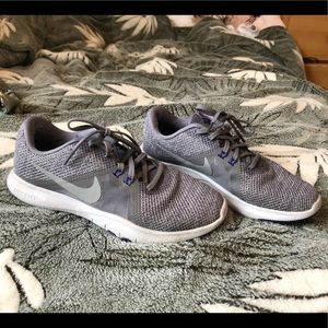 Used Nike tennis shoes